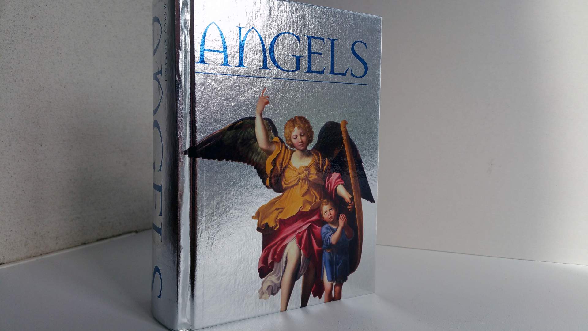 Andělé (Angels) – Marco Bussagli