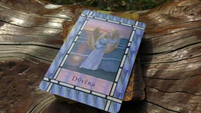 Andělské karty – karta Důvěra